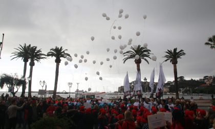 In cielo i palloncini in ricordo della prof, i ragazzi del Liceti inaugurano così la Settimana dello Sport