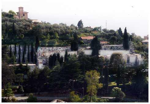 A Recco i vandali non risparmiano neppure il cimitero