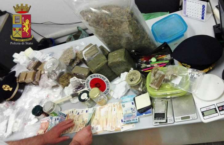 Cocaina e marijuana al posto delle VHS, maxisequestro a Genova