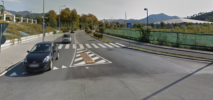Ancora un investimento sulle strisce a Sestri, vittima un uomo in carrozzina