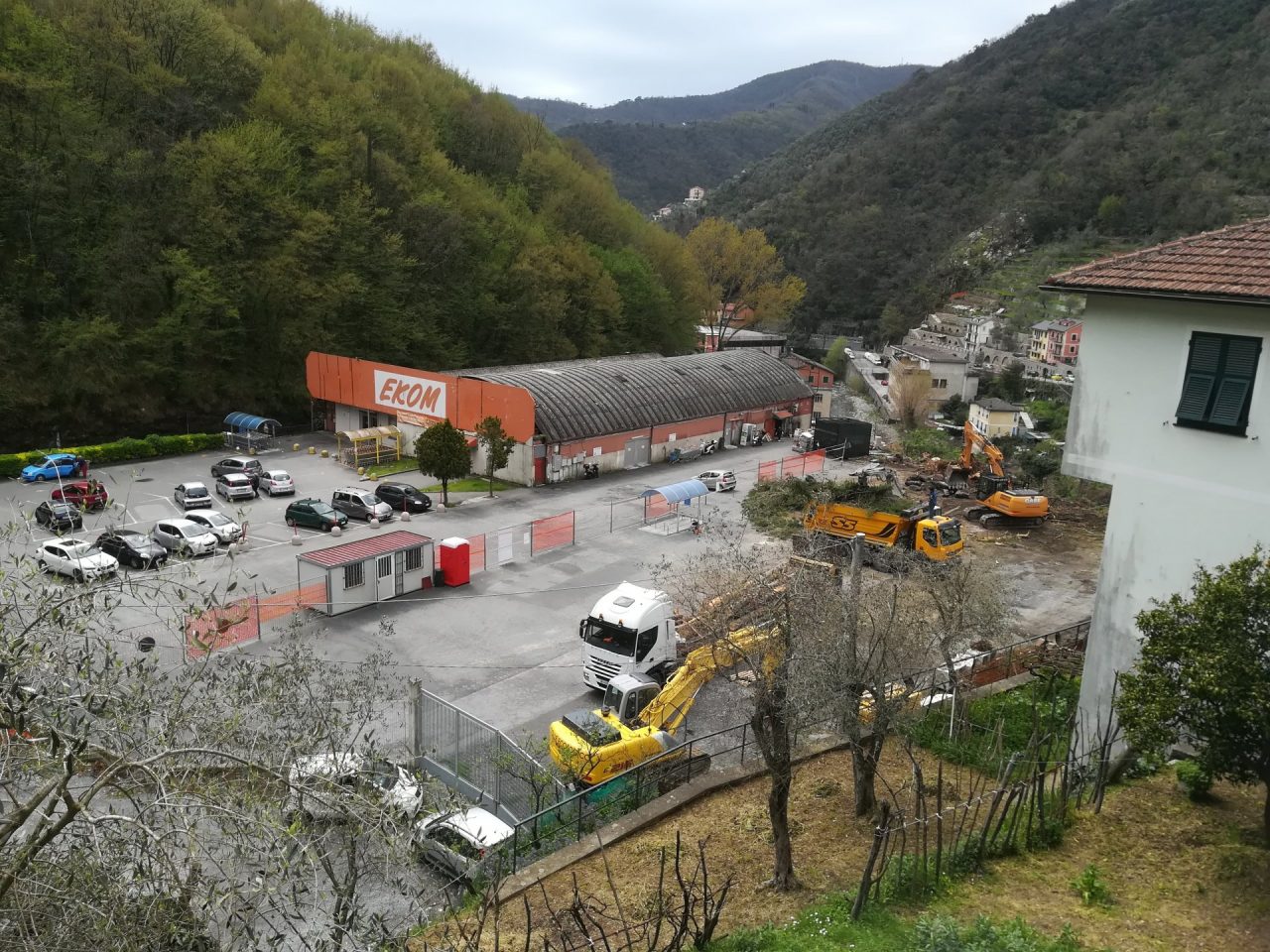 Supermercato Ekom, al via i lavori sulla piazza Leonardo da Vinci ad Avegno