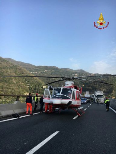 Incidente in A12, le foto dei Vigili del fuoco