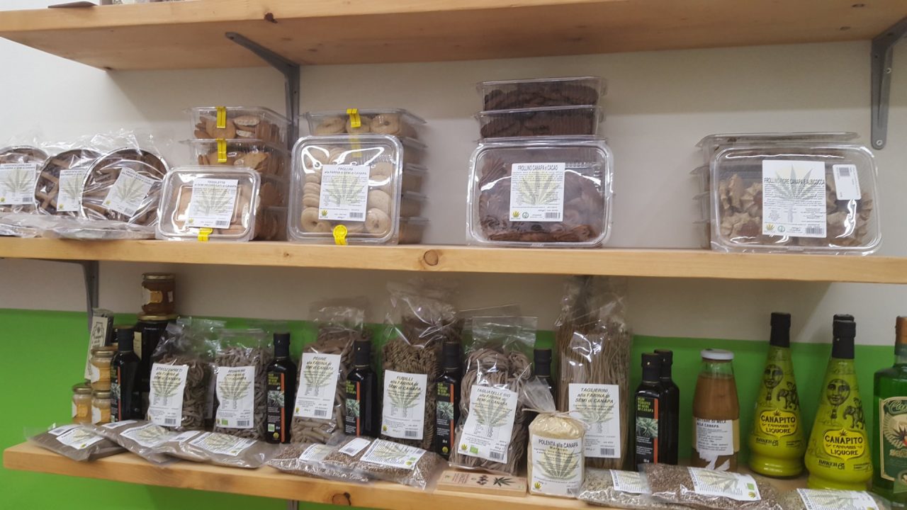 «Cannabis light», viaggio dentro al nuovo fenomeno commerciale