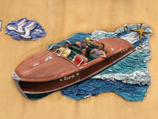 L’appello: «Non toccate quella ceramica»