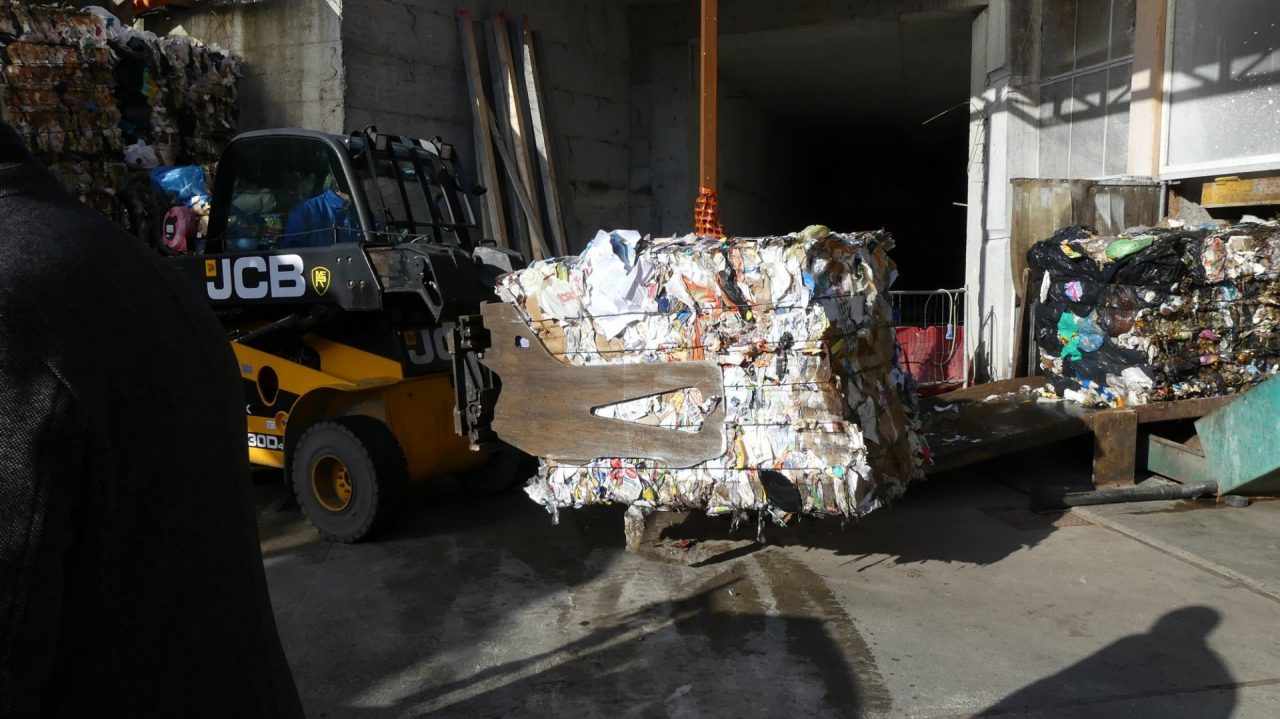 Abbandono di rifiuti, sette multe