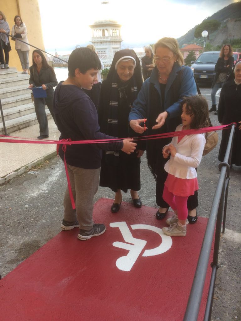 Inaugurata la passerella per accedere all’Istituto Gianelli