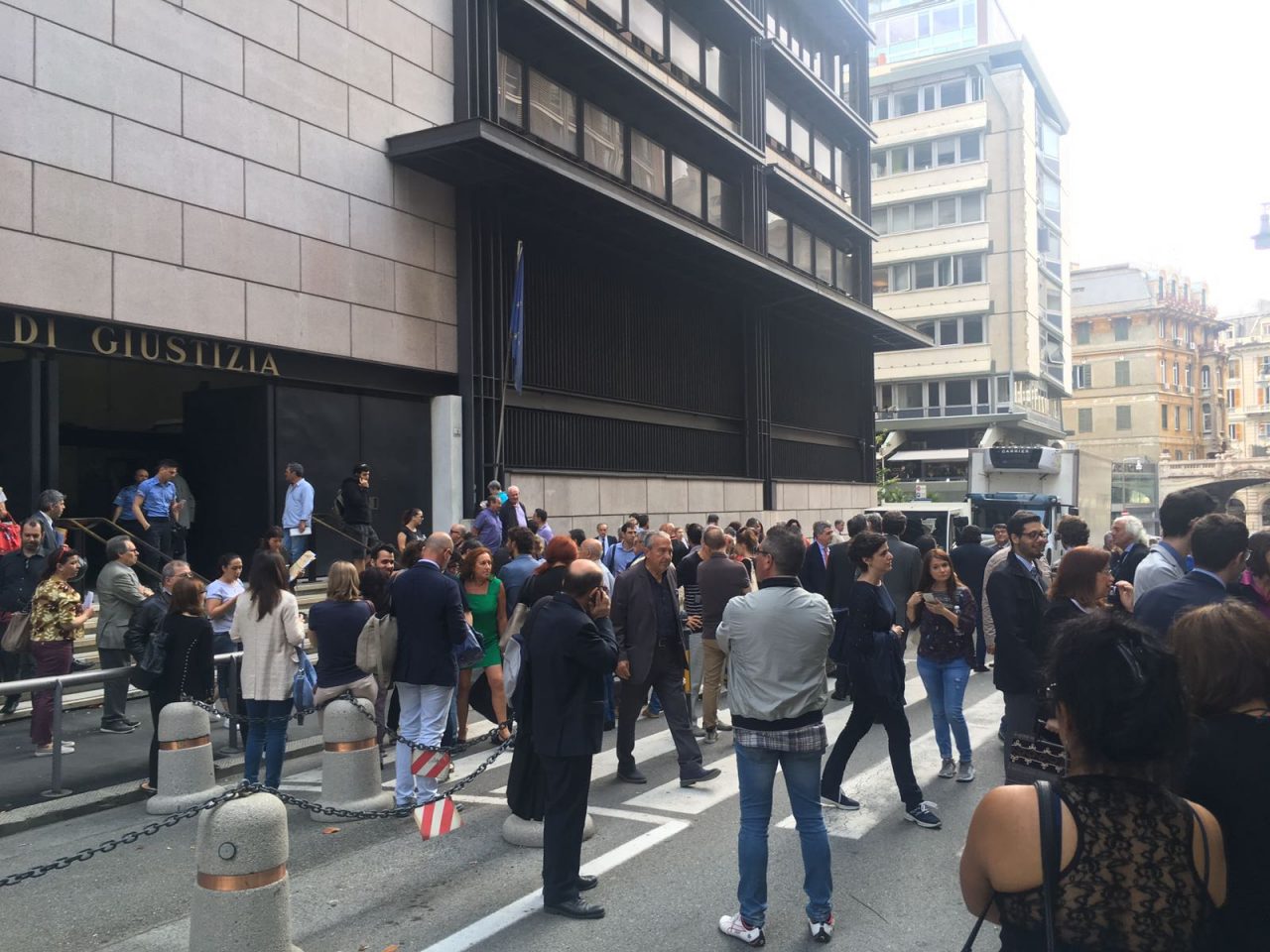 Genova, allarme bomba al tribunale