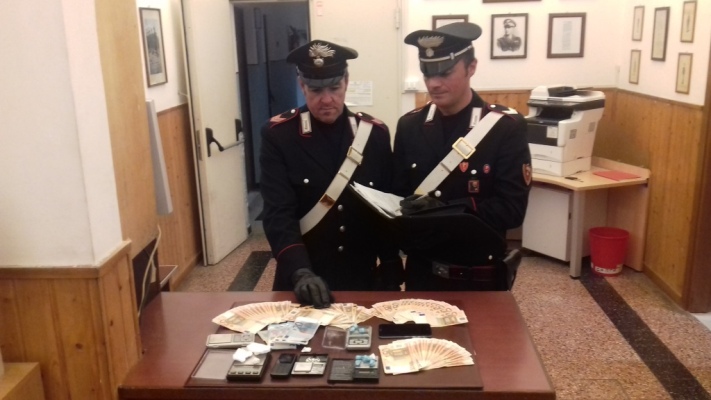 Trovato con 4mila euro addosso: in casa nascondeva la cocaina