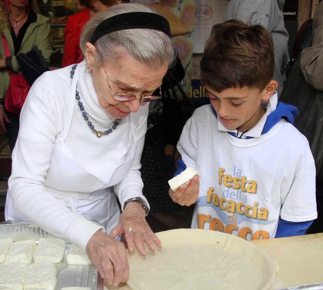 Compie 90 anni Vittorina Moltedo, decana della Focaccia di Recco