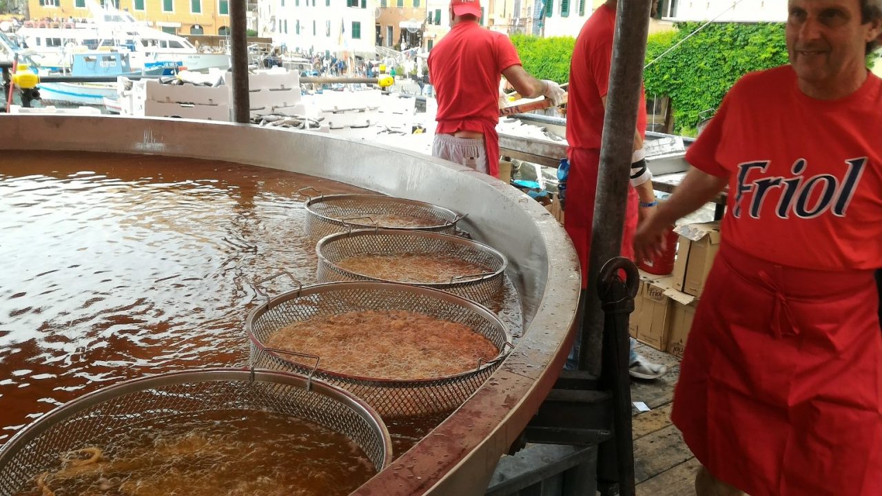 Tutto pronto per la Sagra del Pesce di Camogli