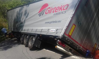 Camion fuori strada, bloccata la viabilità sulla provinciale a San Colombano