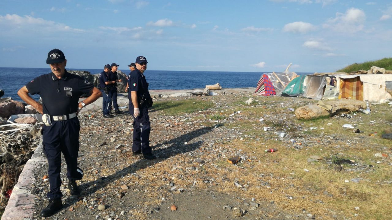 Nuovo sgombero in colmata a mare