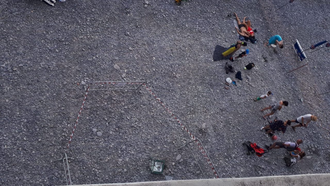 Pompei su caduta lanterna in spiaggia: «Il sistema dei controlli va rivisto»