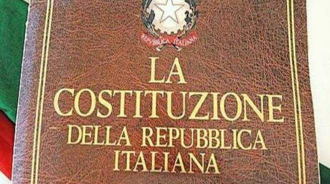 Anpi Sestri regala la Costituzione ai 18enni
