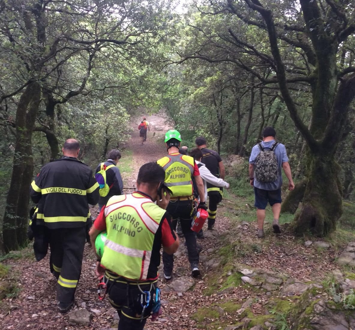 Donna scivola sul sentiero da Chiavari a Montallegro, intervengono i soccorsi