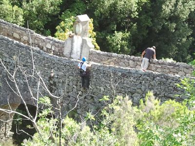 Pulizia all’antico ponte di Nascio