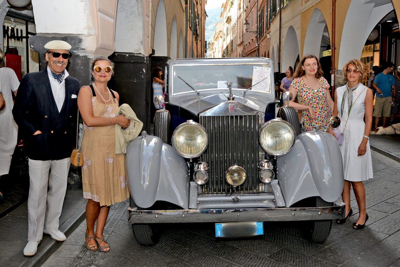 Glamour, le auto e le moto d’epoca incantano Chiavari