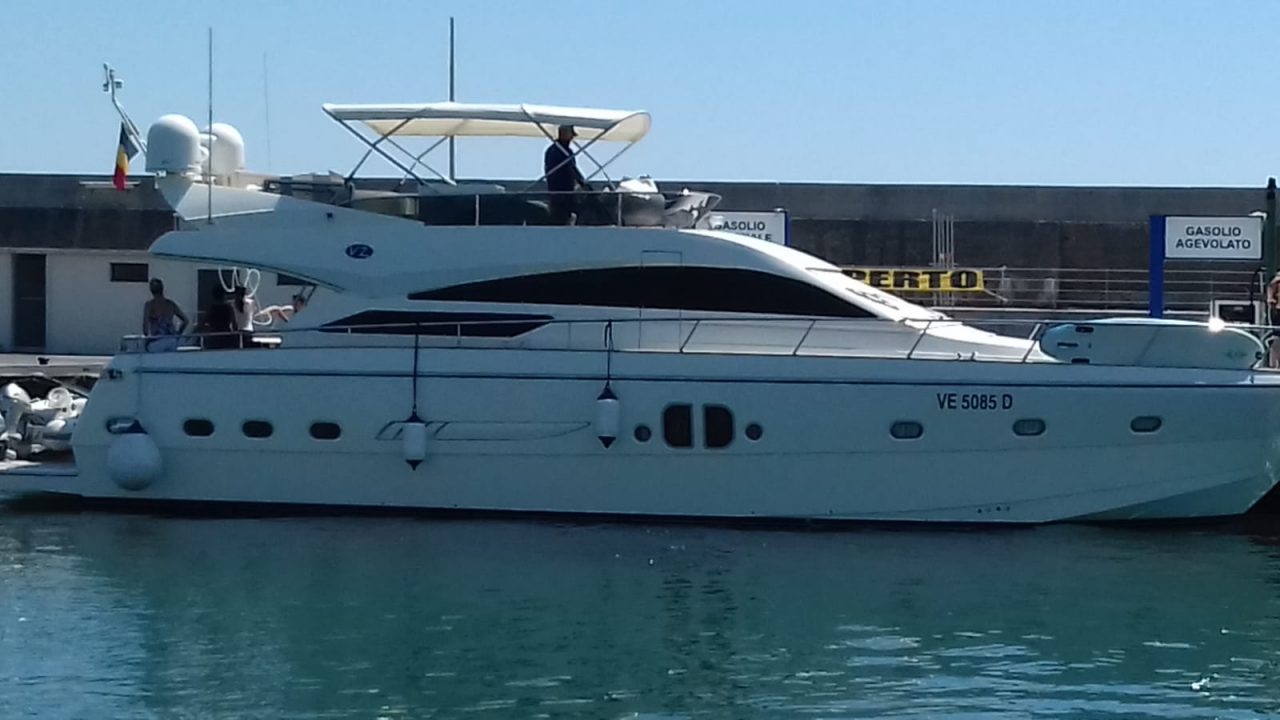 Nuovo distributore di gasolio in porto a Chiavari