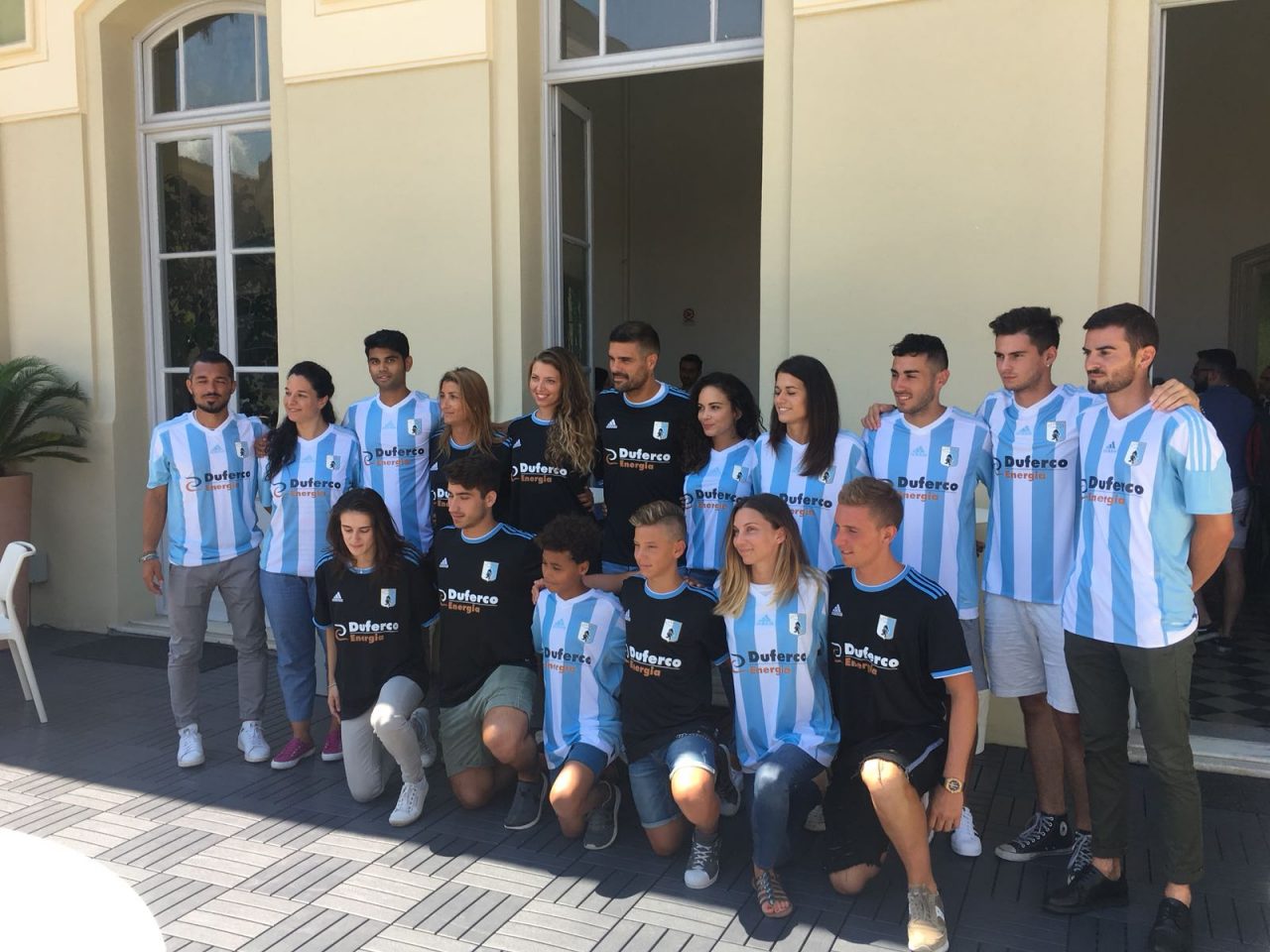 L’Entella presenta le nuove magliette, lo sponsor è Adidas