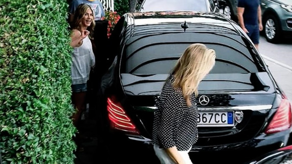 Jennifer Aniston “paparazzata” al Miramare