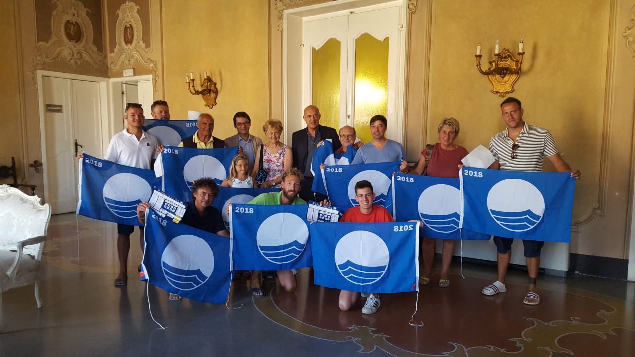 Consegnate le Bandiere Blu 2018 agli operatori balneari lavagnesi