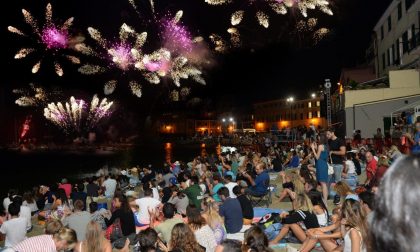 Mare, fuoco e musica a Sestri Levante: torna l’appuntamento con la Barcarolata