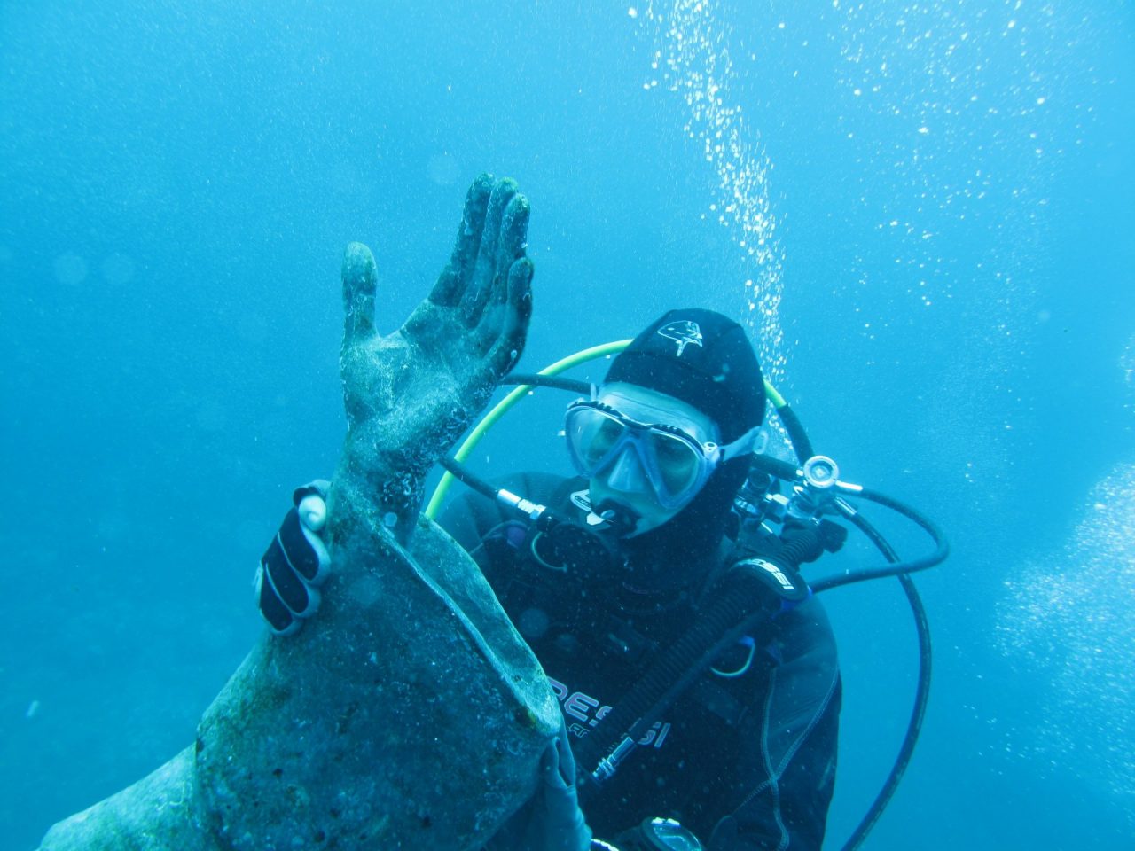 Squadra di sub ripulisce il Cristo degli Abissi