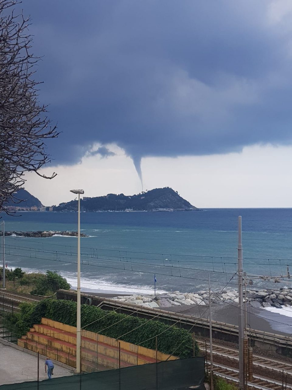 Allerta meteo, tromba d’aria tra Sestri e Moneglia