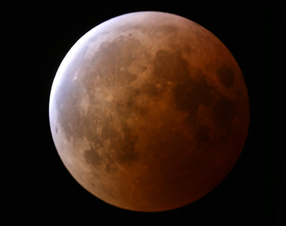 Occhi puntati al cielo: il 27 luglio un’insolita eclissi lunare