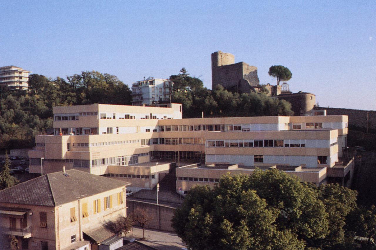 Scuole superiori, lunedì si torna in classe