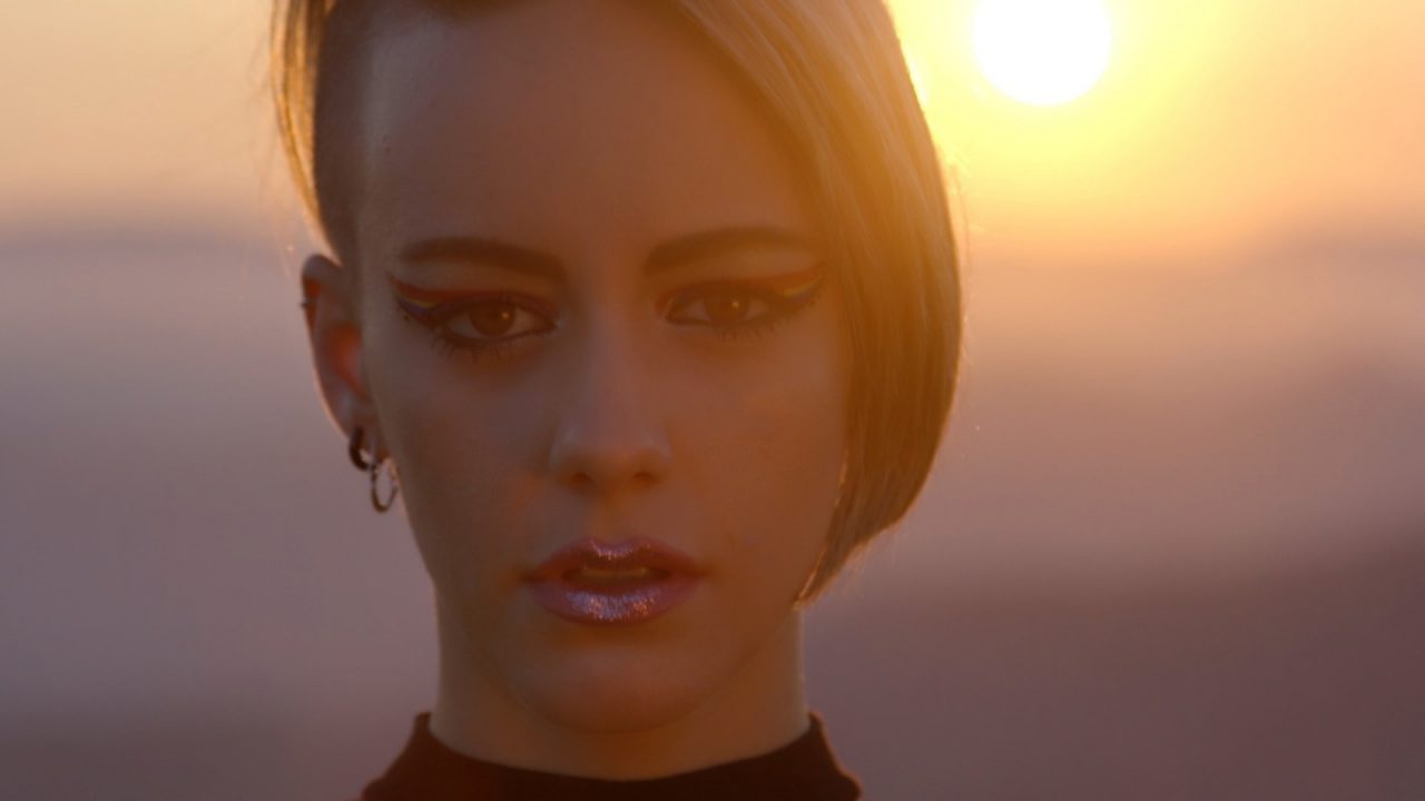 Nella nuova canzone di Camilla Avvenente, “Out”, coinvolti tanti giovani del territorio