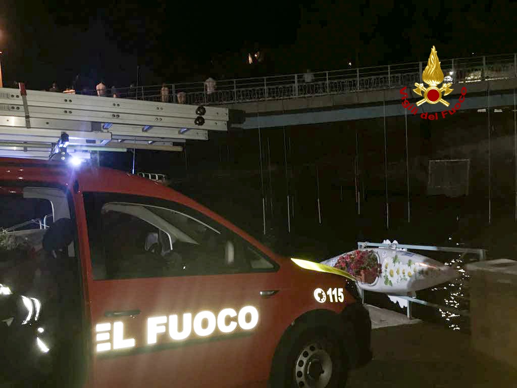 Schiuma sospetta nel torrente, intervengono i Vigili del Fuoco