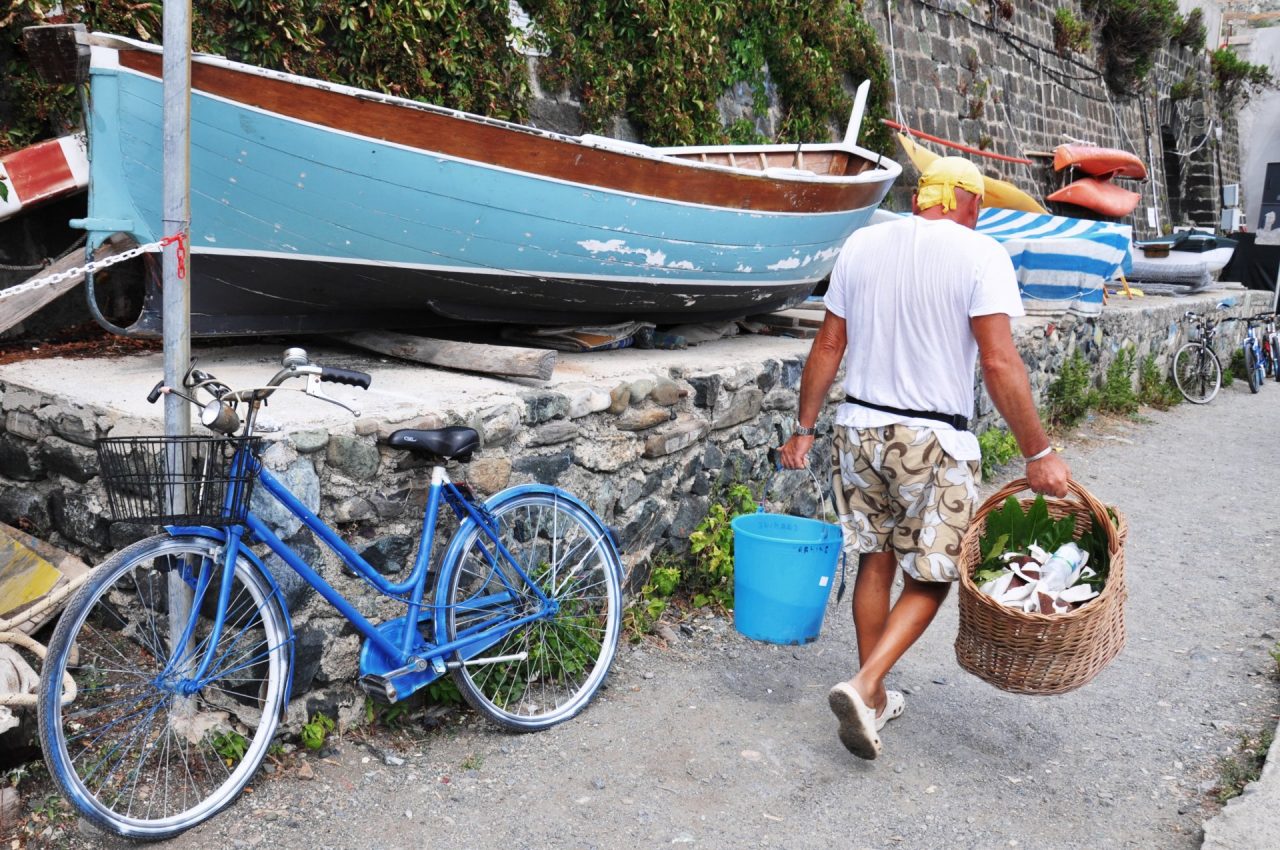 «Cocco bello», ma caro: raffica di multe agli ambulanti