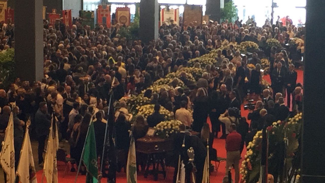 Genova, funerali solenni, in corso la funzione