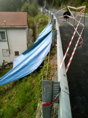 Frana un pezzo di strada in località Ca Peo