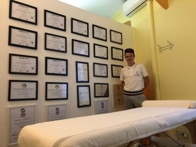 Massaggi e solidarietà per gli sfollati, Tazzer aiuta i genovesi