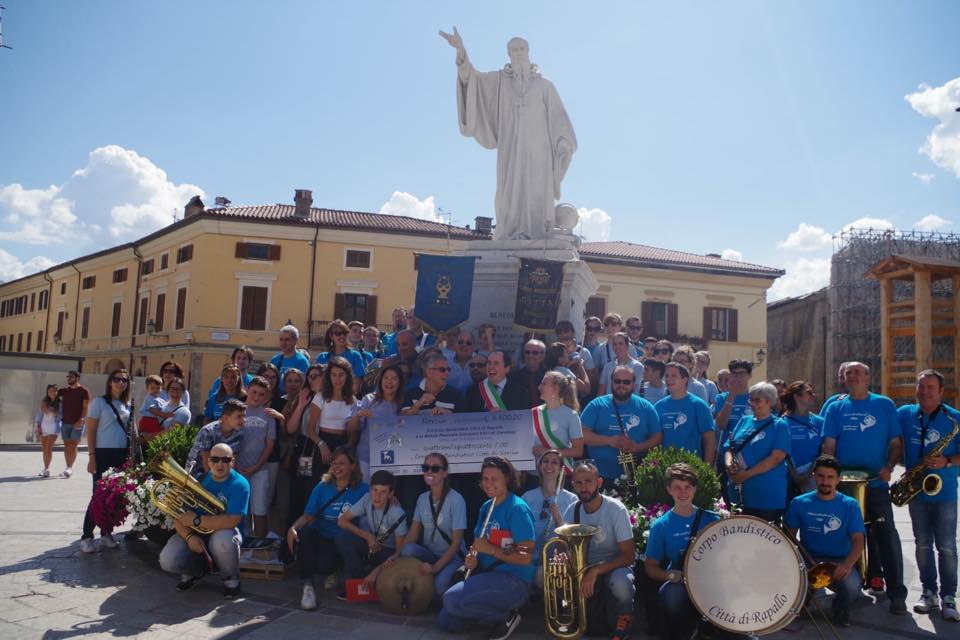 La Banda di Rapallo in trasferta a Norcia: consegnato assegno ai terremotati
