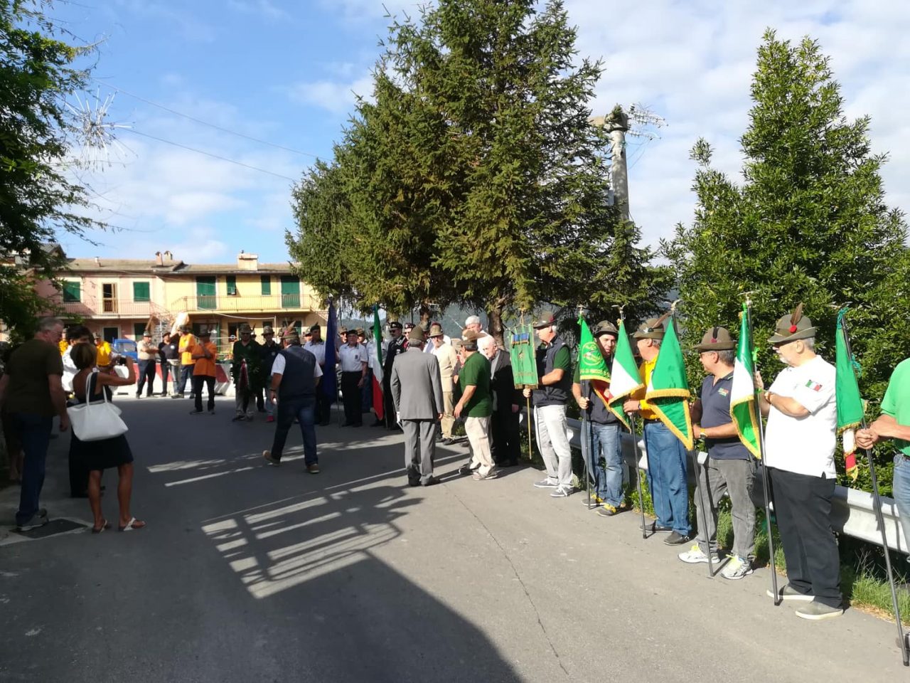 A Vescina di Avegno gli alpini baciati dal sole