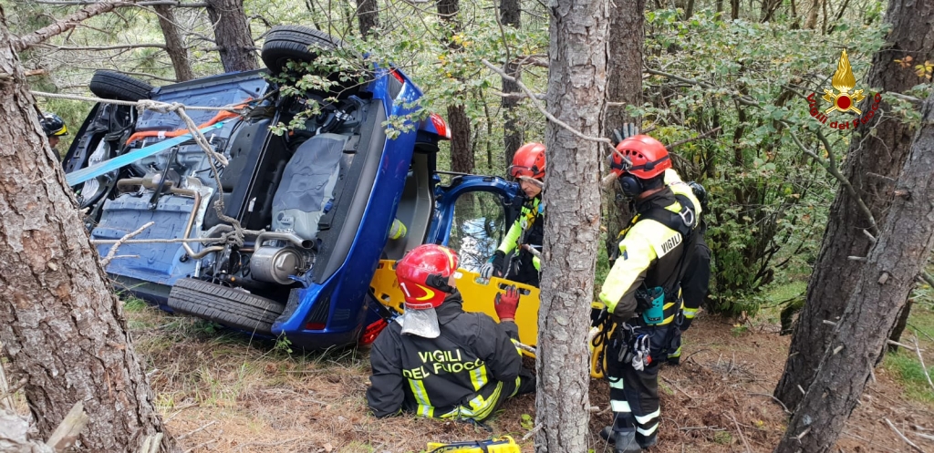 Incidente stradale a Rezzoaglio, l’intervento dei Vigili del Fuoco