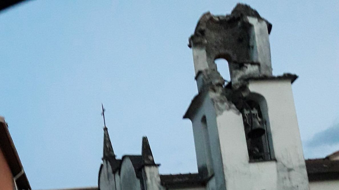 Temporali: a Beverino crolla il campanile