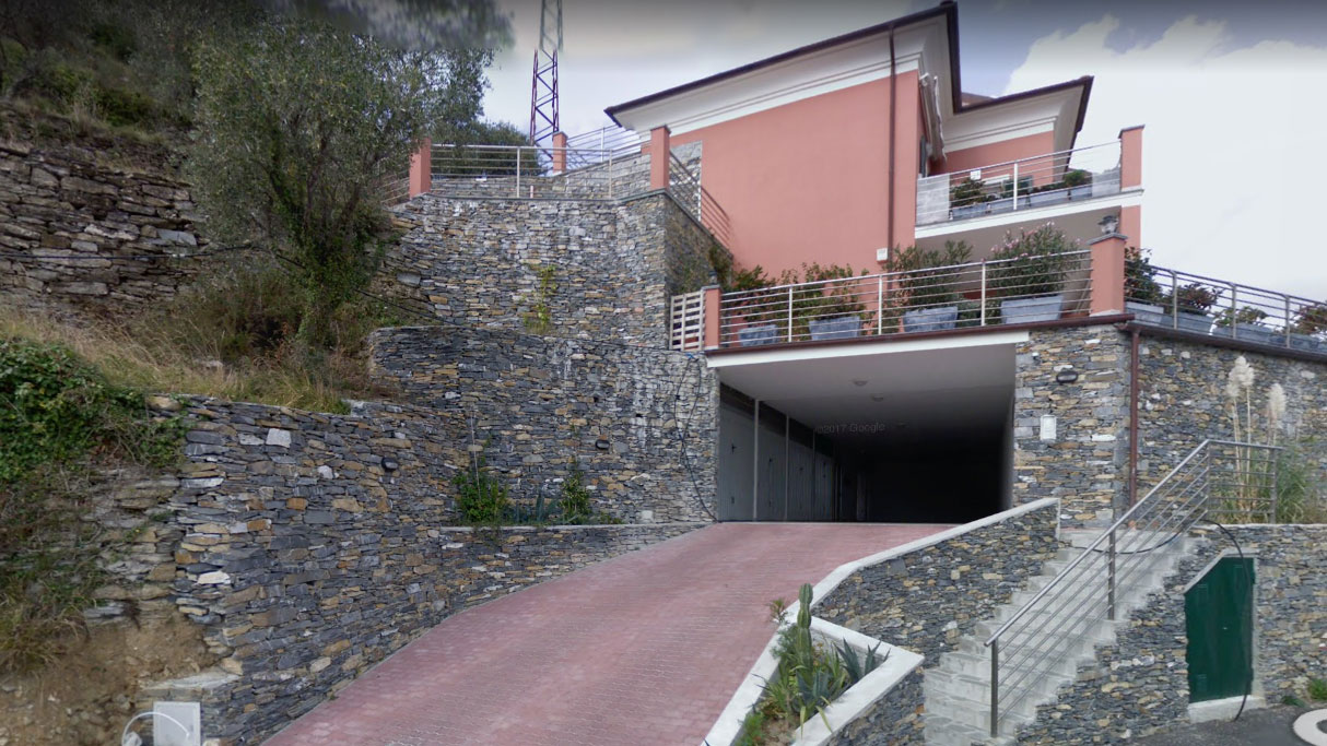Villa abusiva sequestrata, il costruttore si difende: «Si sapeva da 10 anni»