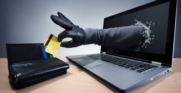 Attenti alla porno truffa bufala dell’account hackerato con ricatto di 300 euro