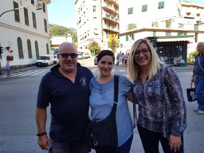 Santa tende una mano a Lara Spezie