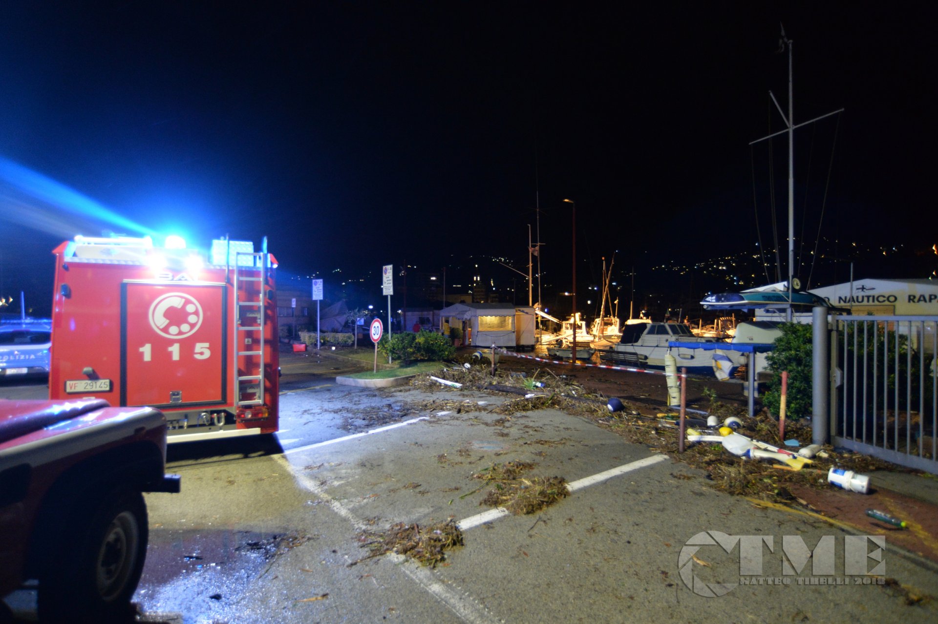 Apocalisse a Rapallo devastato il porto marinai in balia delle onde 29