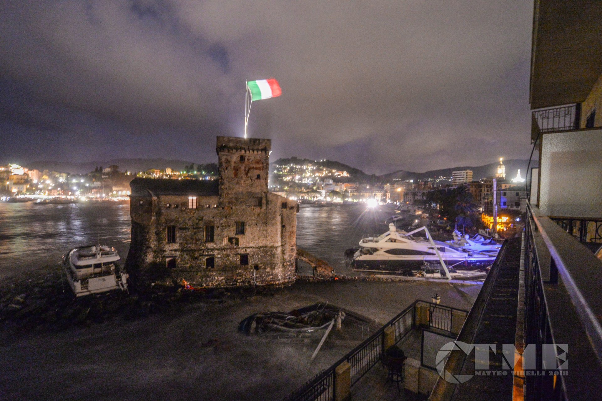 Apocalisse a Rapallo devastato il porto marinai in balia delle onde 37