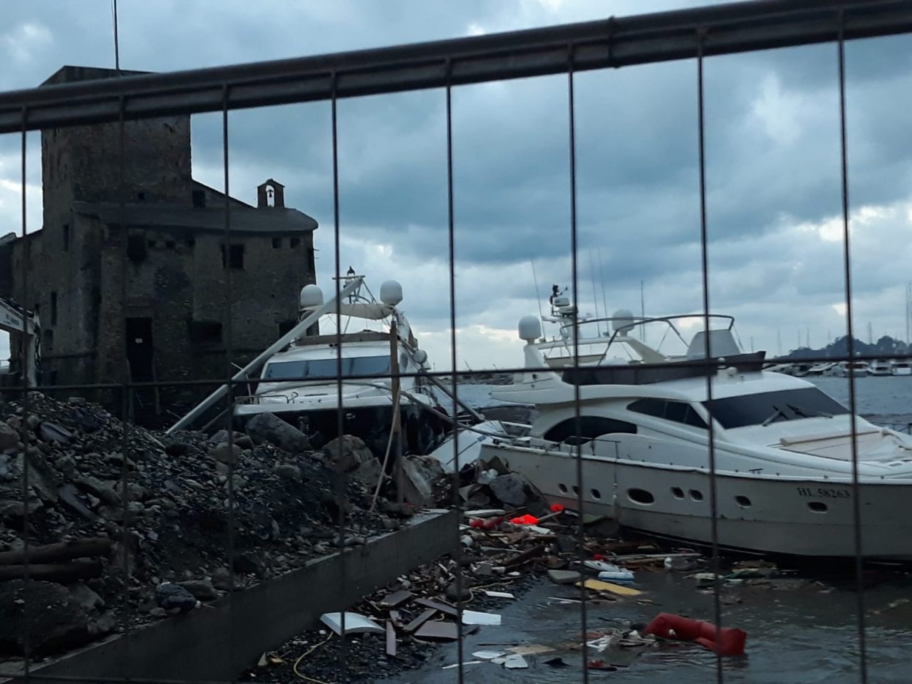 Il lungomare di Rapallo devastato dalla mareggiata