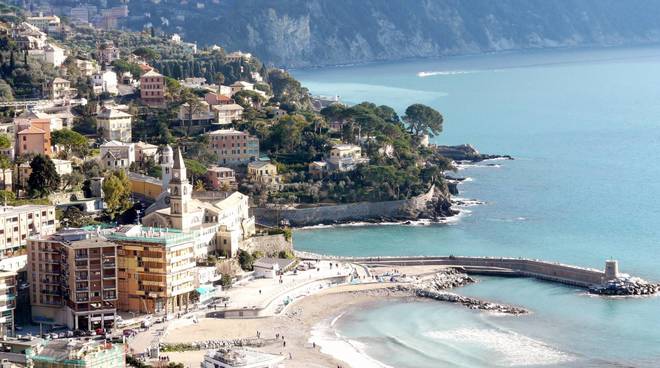Grigliate e tintarella al mare, diverse le sanzioni per assembramenti
