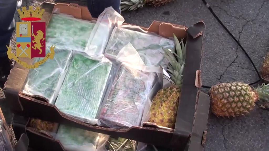 Droga nella casse di ananas dalla Costa Rica: tra i membri del “cartello” c’è anche un fontanino