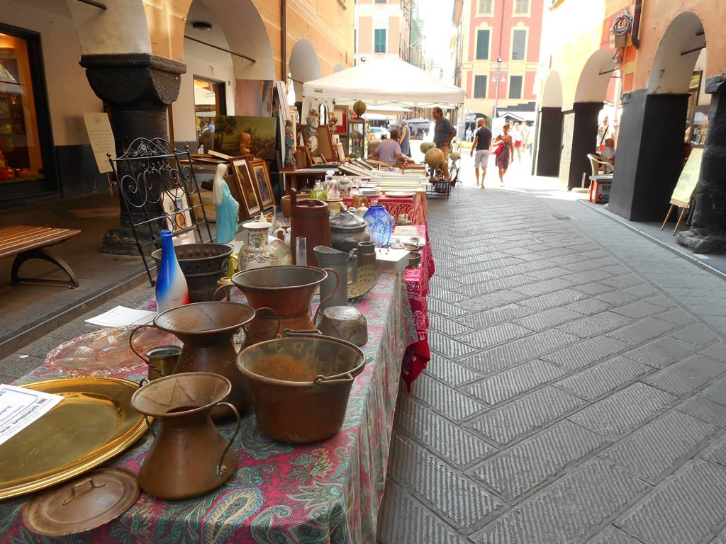 Il Mercatino dell’antiquariato nel centro storico domani e domenica