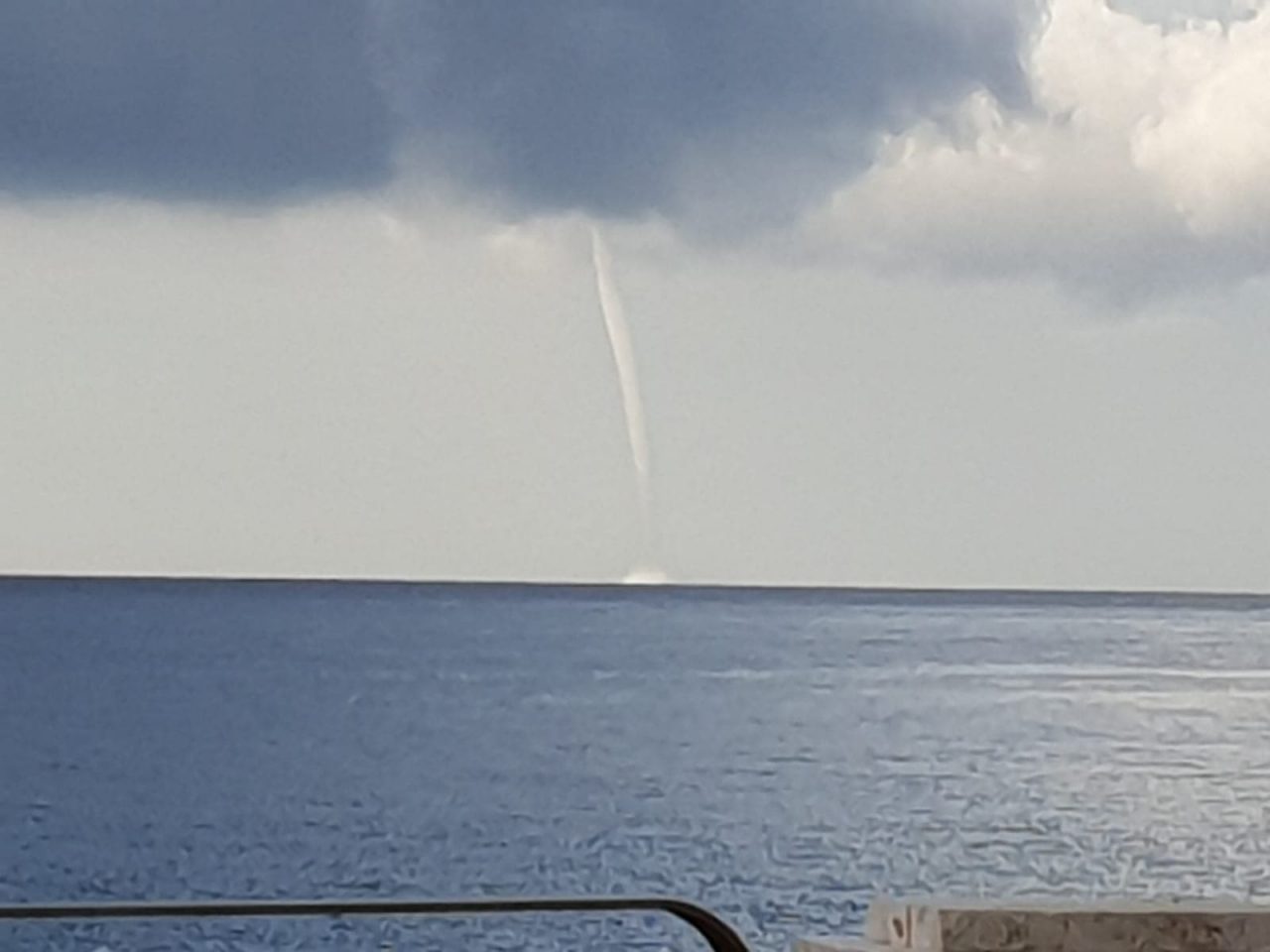 Tromba d’aria al largo di Chiavari e Lavagna, le foto